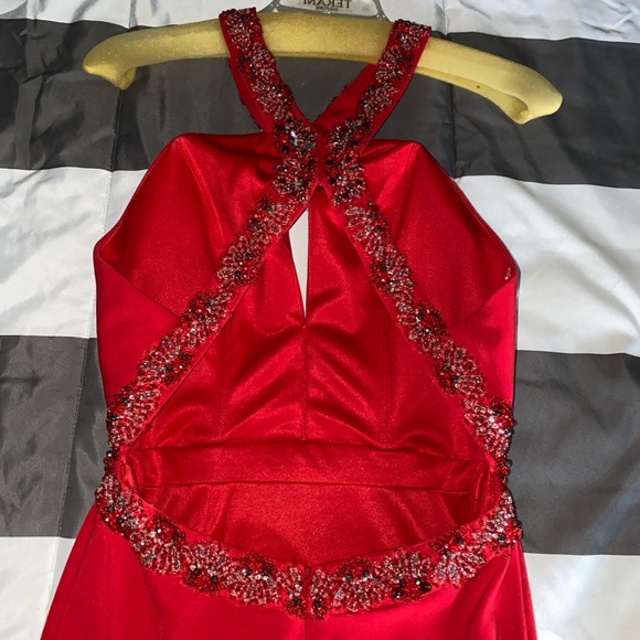 Size 4 Red Prom dress - Picture 2 of 3